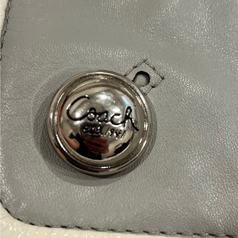 COACH POPPY GROOVY Grey and White Leather Purse - Picture 7 of 15